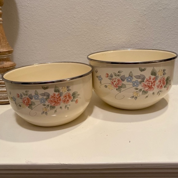 Vintage Pfaltzgraff Tea Rose Enamel Nesting Mixing Bowl (beige) - Picture 1 of 8